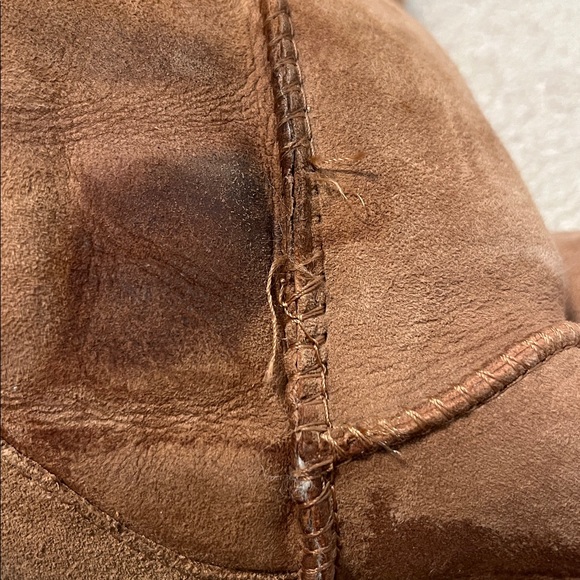 Tall UGG size 6 - snow stained. Offers welcome - Picture 4 of 5